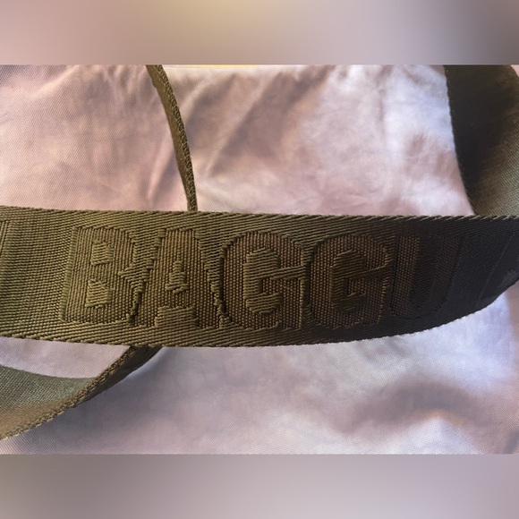 BAGGU x Hello Kitty medium crescent bag - Picture 3 of 4